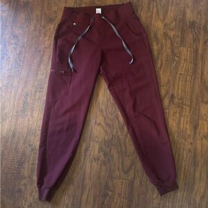 Figs Zamora Jogger Scrub Pants- Burgundy